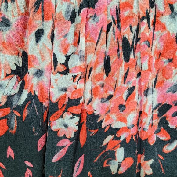 St. John 100% Silk Short Sleeve Tiered Floral Print Top Size 16 Feminine Flowy - Picture 3 of 12